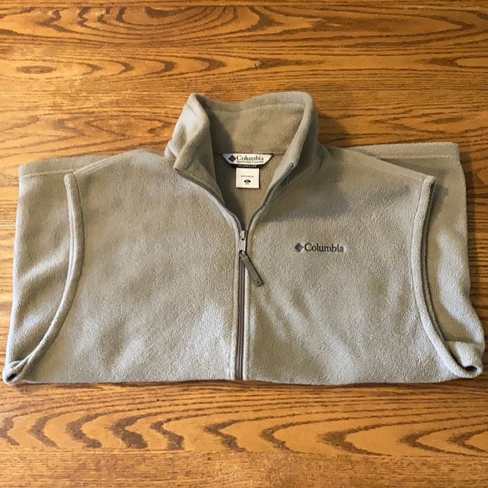 Columbia fleece men’s vest. Tan size XL. Like new!